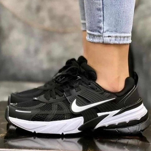 Nike V2K™ Femme Impact - El poder retro que camina con el futuro. ¡comodidad, calidad y estilo!