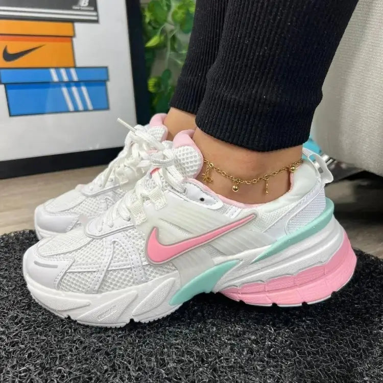 Nike V2K™ Femme Impact - El poder retro que camina con el futuro. ¡comodidad, calidad y estilo!