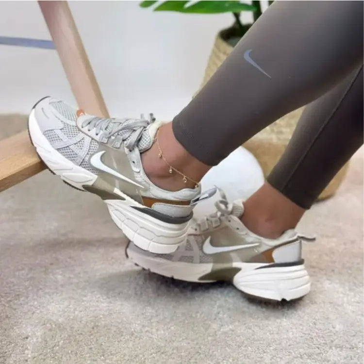 Nike V2K™ Femme Impact - El poder retro que camina con el futuro. ¡comodidad, calidad y estilo!