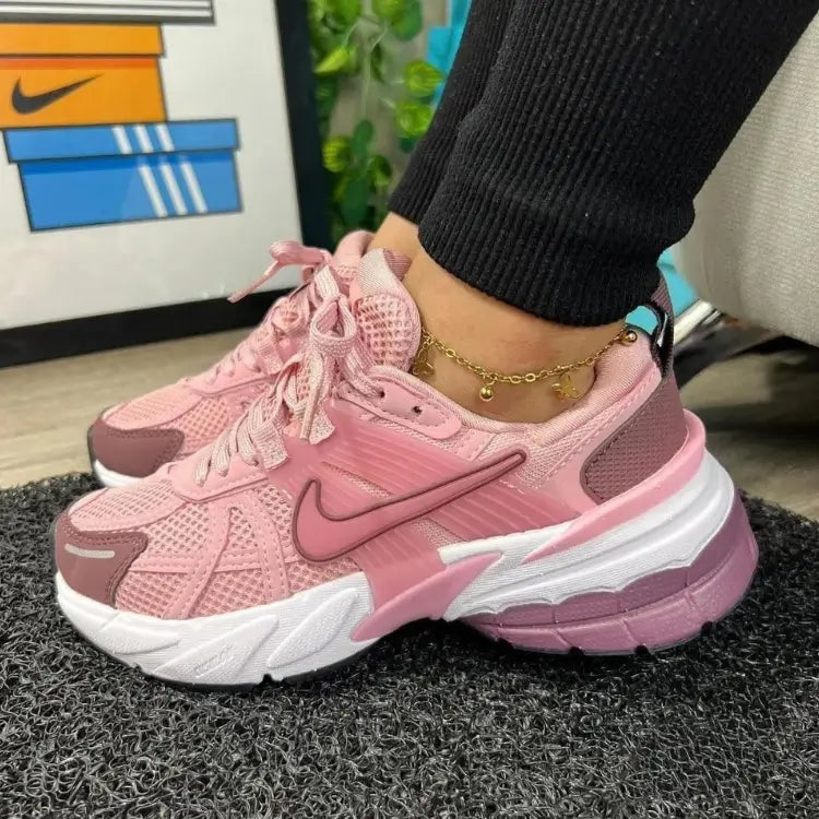 Nike V2K™ Femme Impact - El poder retro que camina con el futuro. ¡comodidad, calidad y estilo!