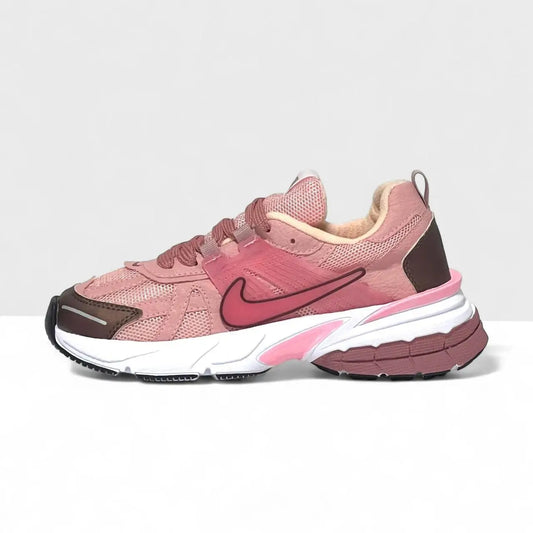 Nike V2K™ Femme Impact - El poder retro que camina con el futuro. ¡comodidad, calidad y estilo!