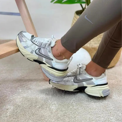 Nike V2K™ Femme Impact - El poder retro que camina con el futuro. ¡comodidad, calidad y estilo!